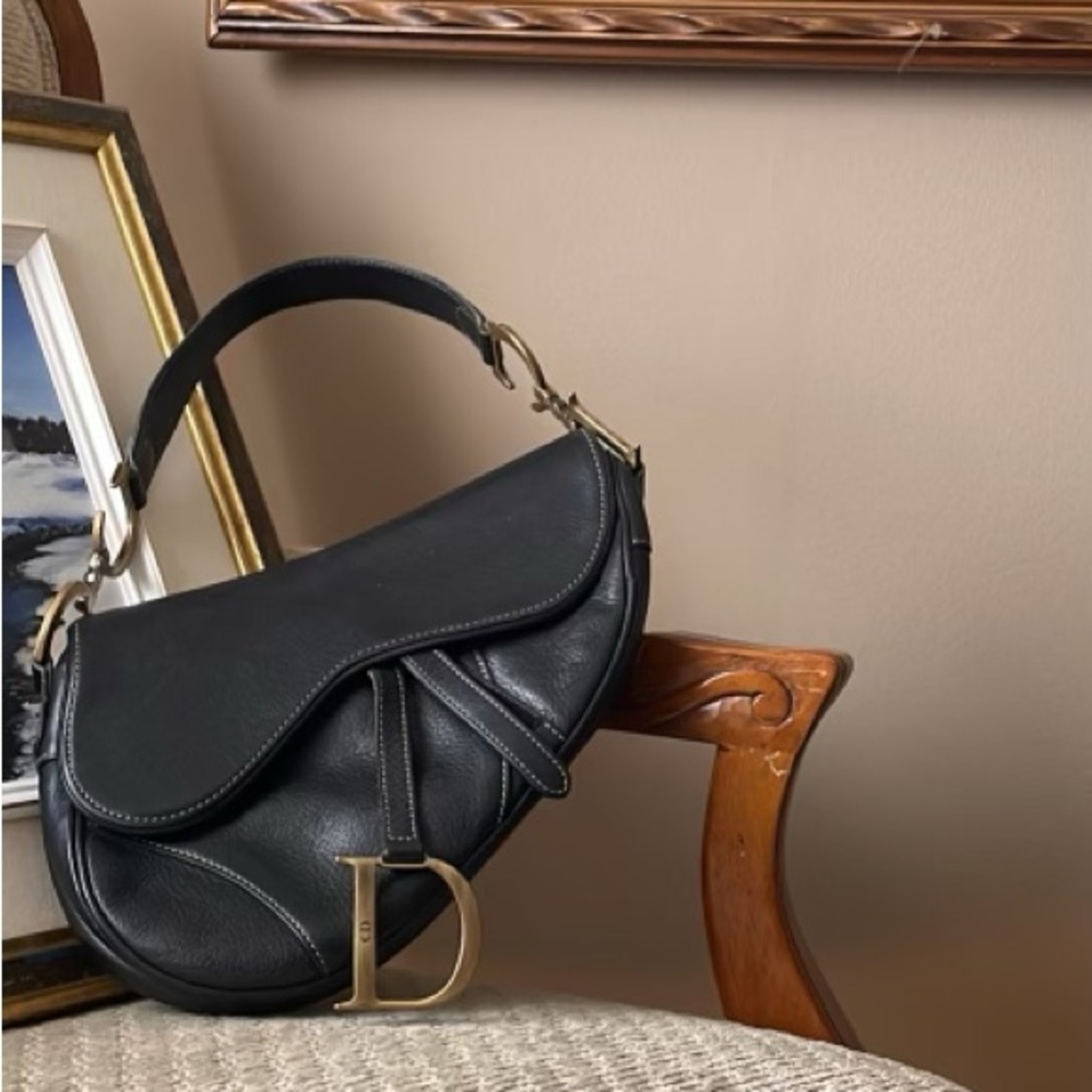 * DISCOUNTED PRE CHRISTMAS SALE**AUTHENTIC 💯 2002 DIOR SADDLE BLACK LEATHER BAG